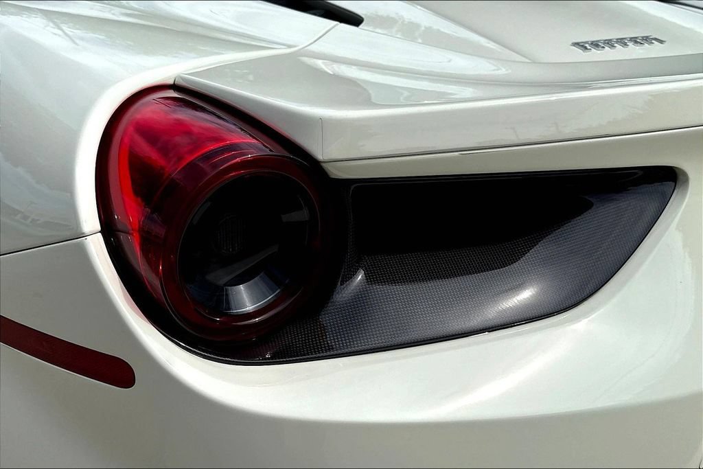 Used 2018 Ferrari 488 Spider RWD image 18