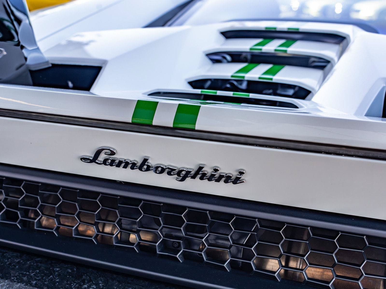 Used 2018 Lamborghini Huracan Performante AWD/4WD image 16