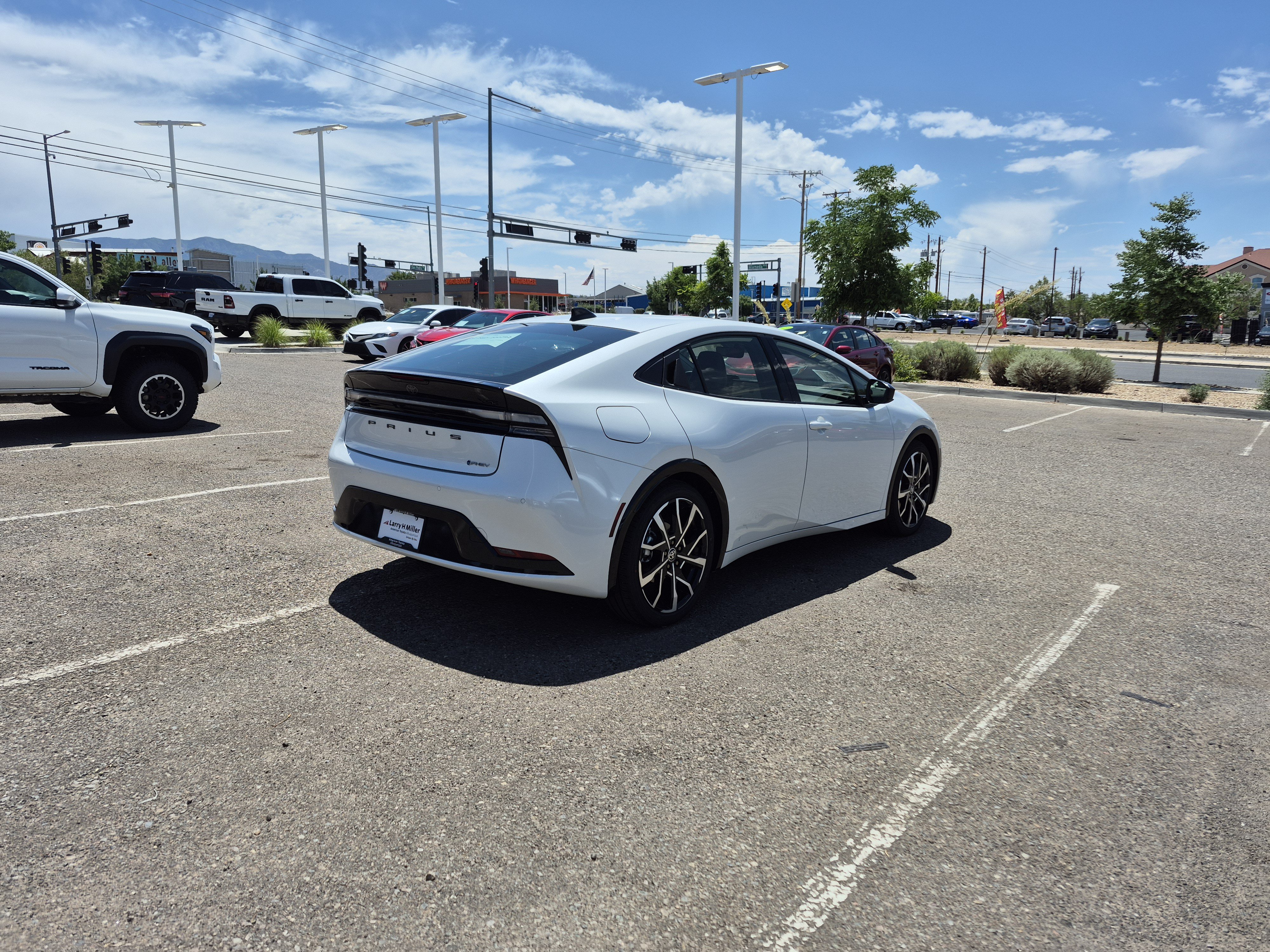Used 2026 Toyota Prius Plug-In Hybrid FWD image 5