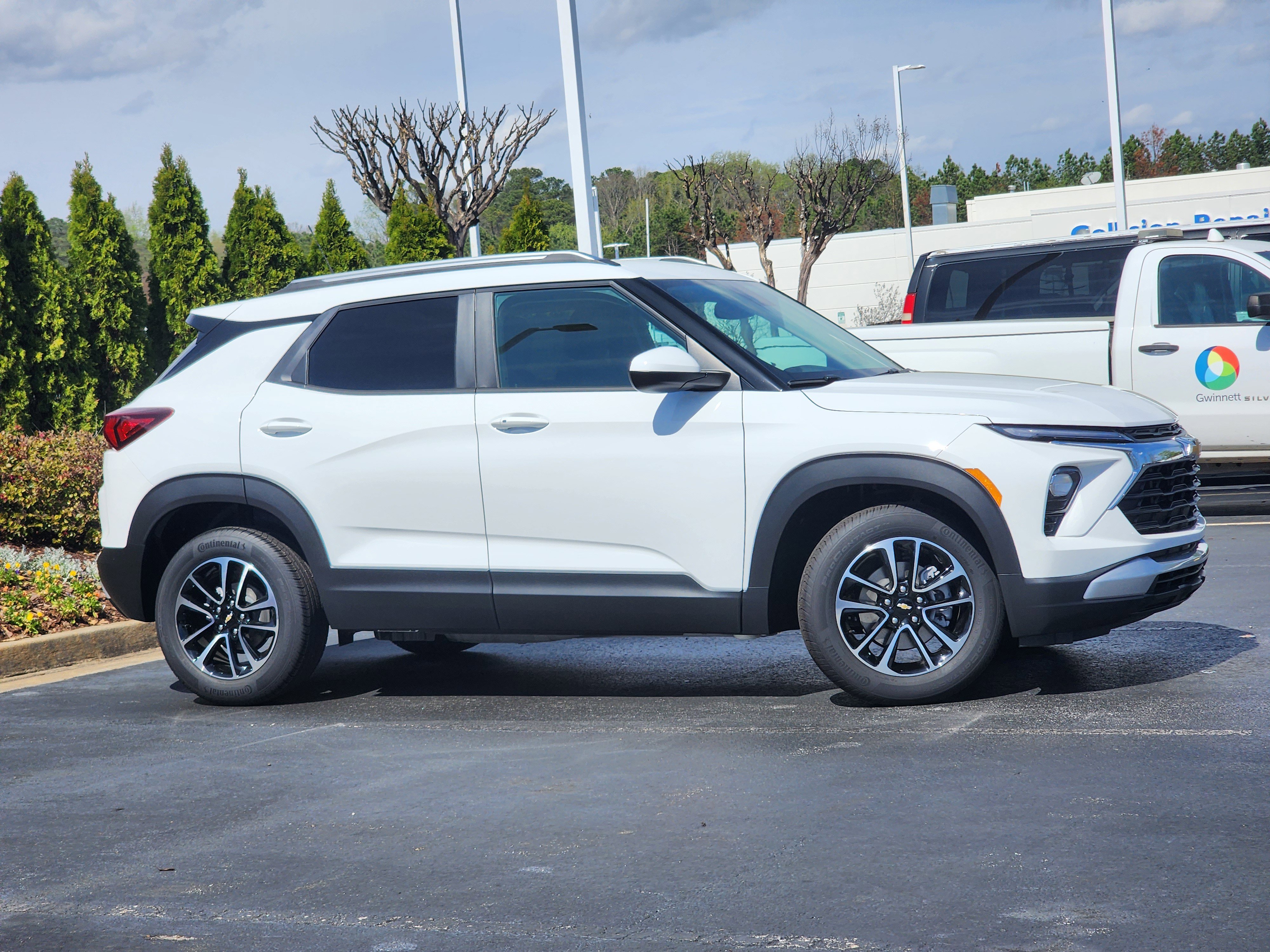 New 2025 Chevrolet TrailBlazer LT w/ Convenience Package image 3