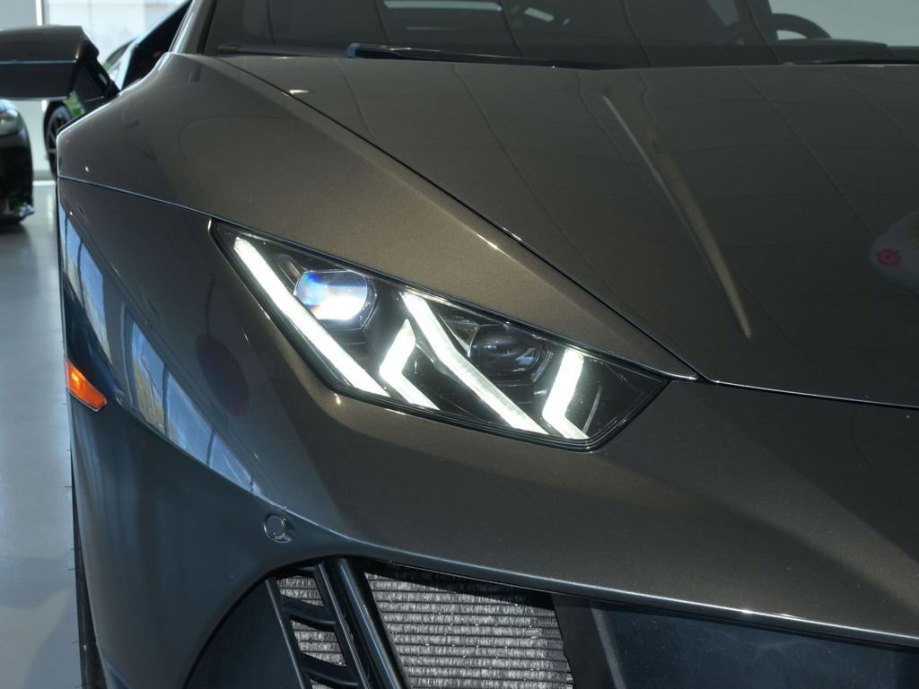 Used 2020 Lamborghini Huracan EVO AWD/4WD image 12