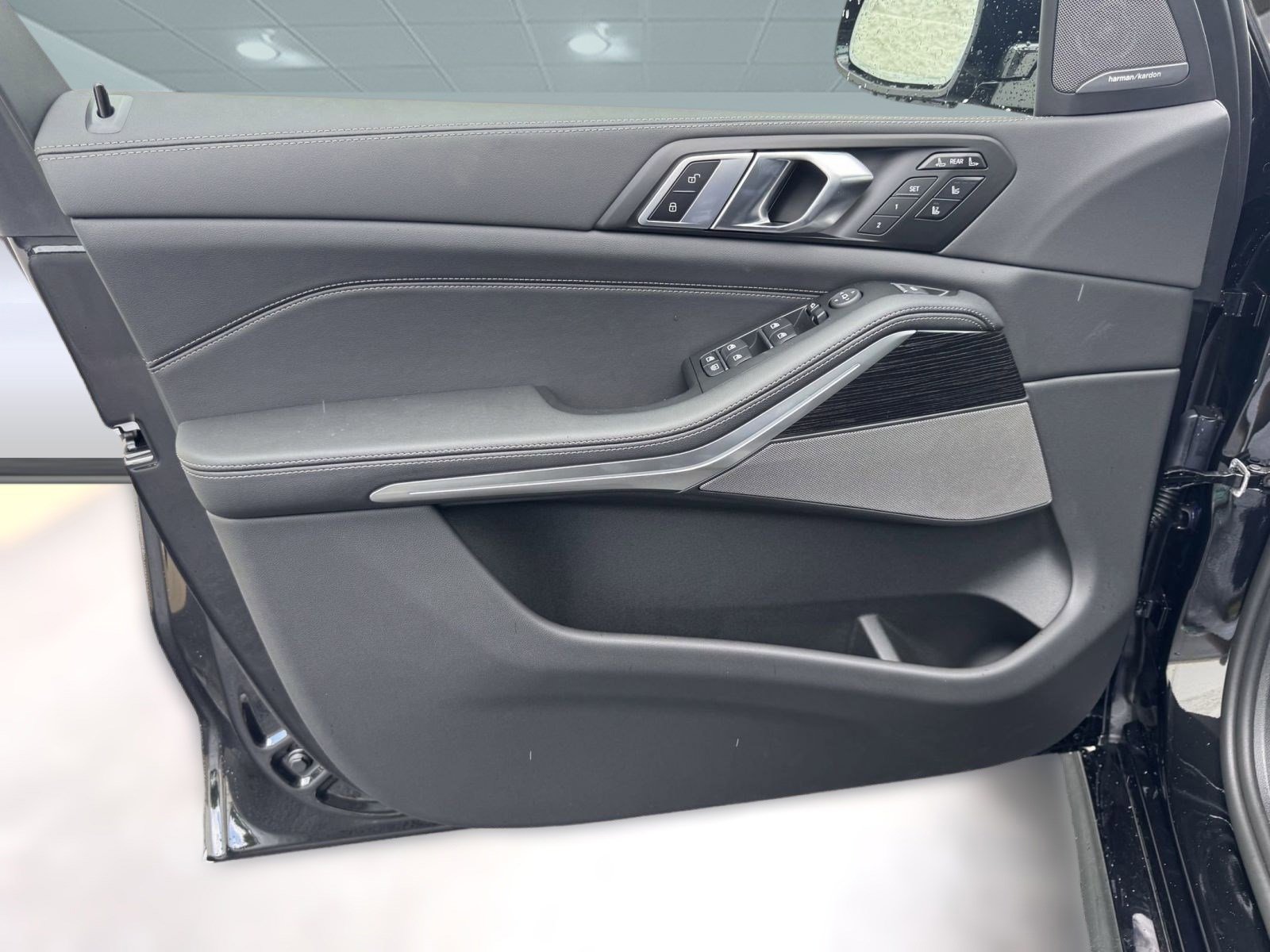 Used 2026 BMW X7 xDrive40i w/ Executive Package image 11