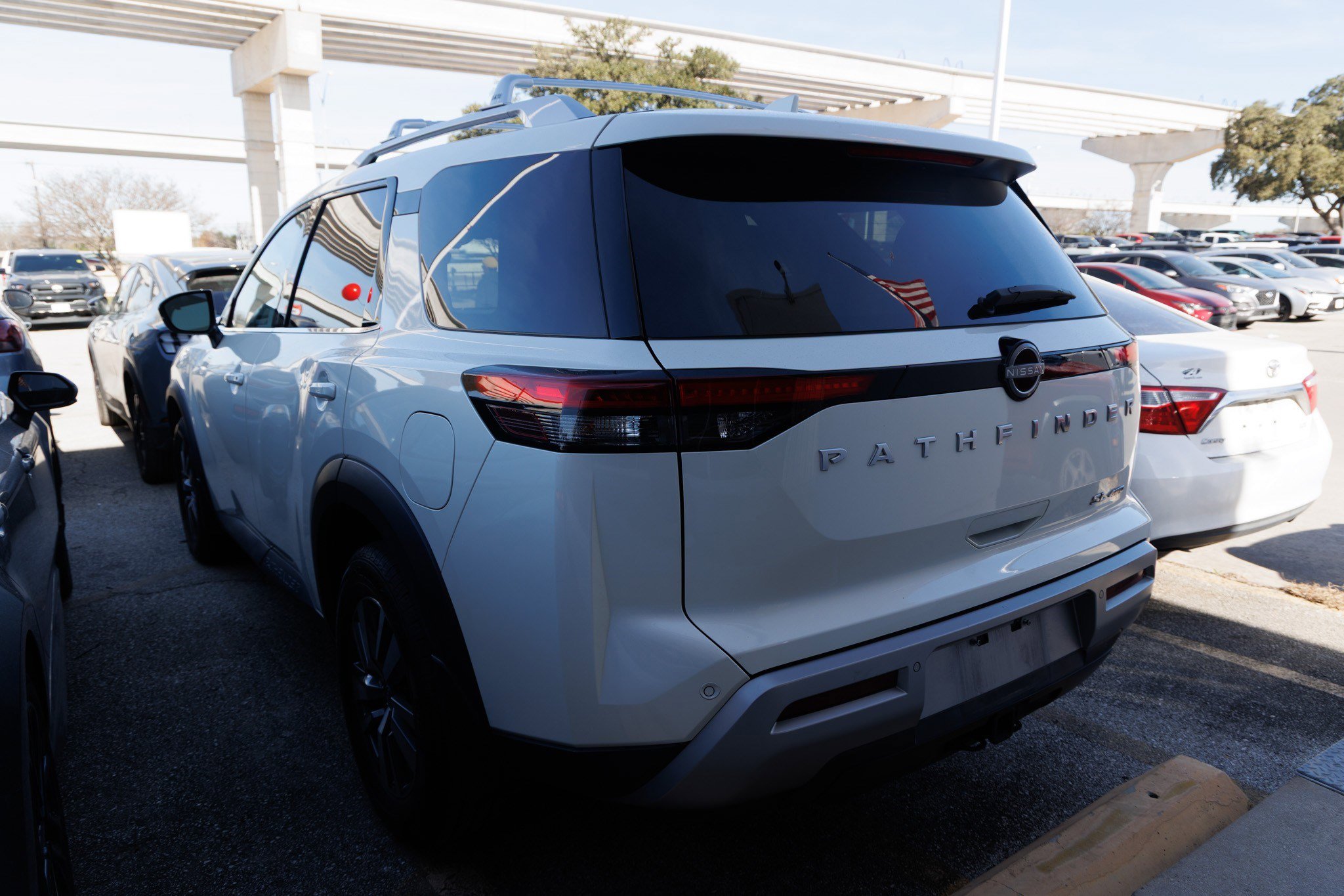 Used 2023 Nissan Pathfinder SL w/ Lighting Package (N92) image 8