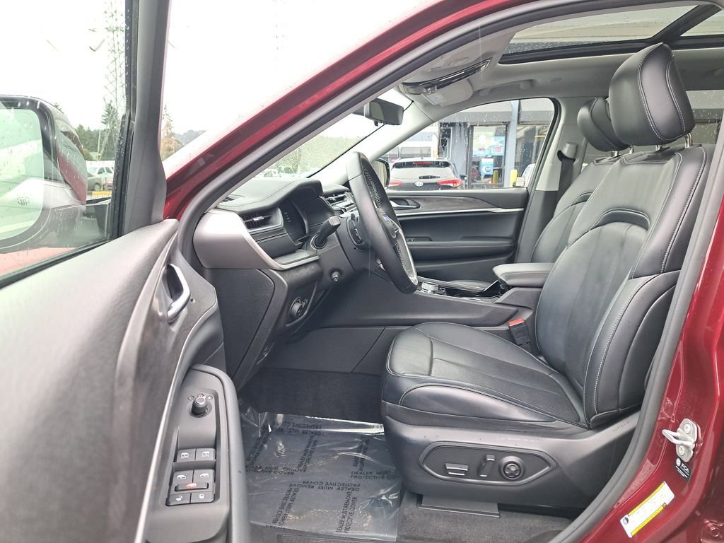 Used 2021 Jeep Grand Cherokee L Limited w/ Luxury Tech Group II image 11