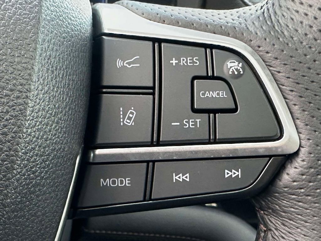 Used 2025 Toyota Sienna Platinum image 35