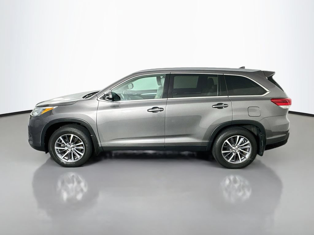Used 2019 Toyota Highlander XLE AWD/4WD image 4
