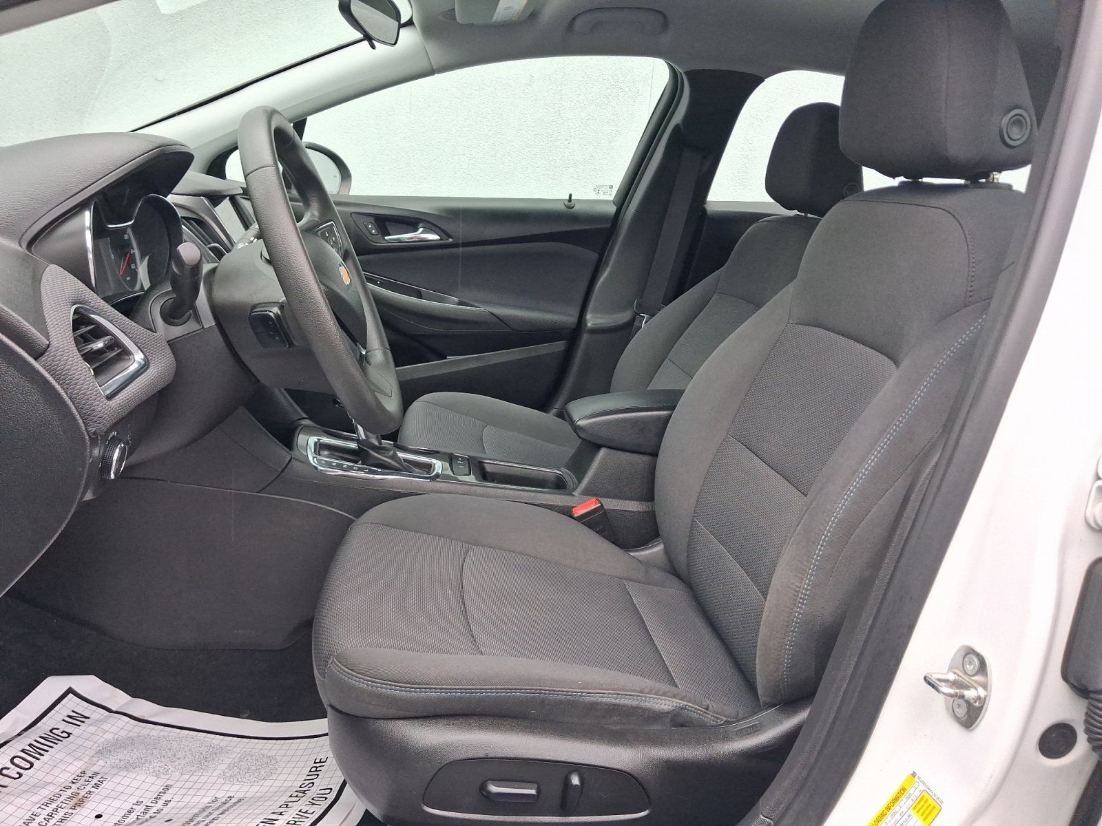 Used 2019 Chevrolet Cruze LT w/ Convenience Package FWD image 5