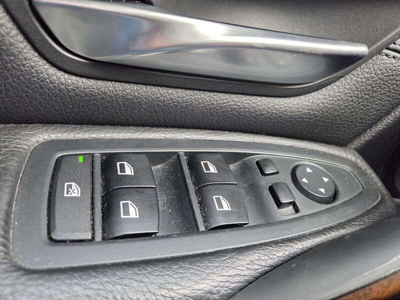 Used 2015 BMW 328i xDrive Sedan AWD/4WD image 18