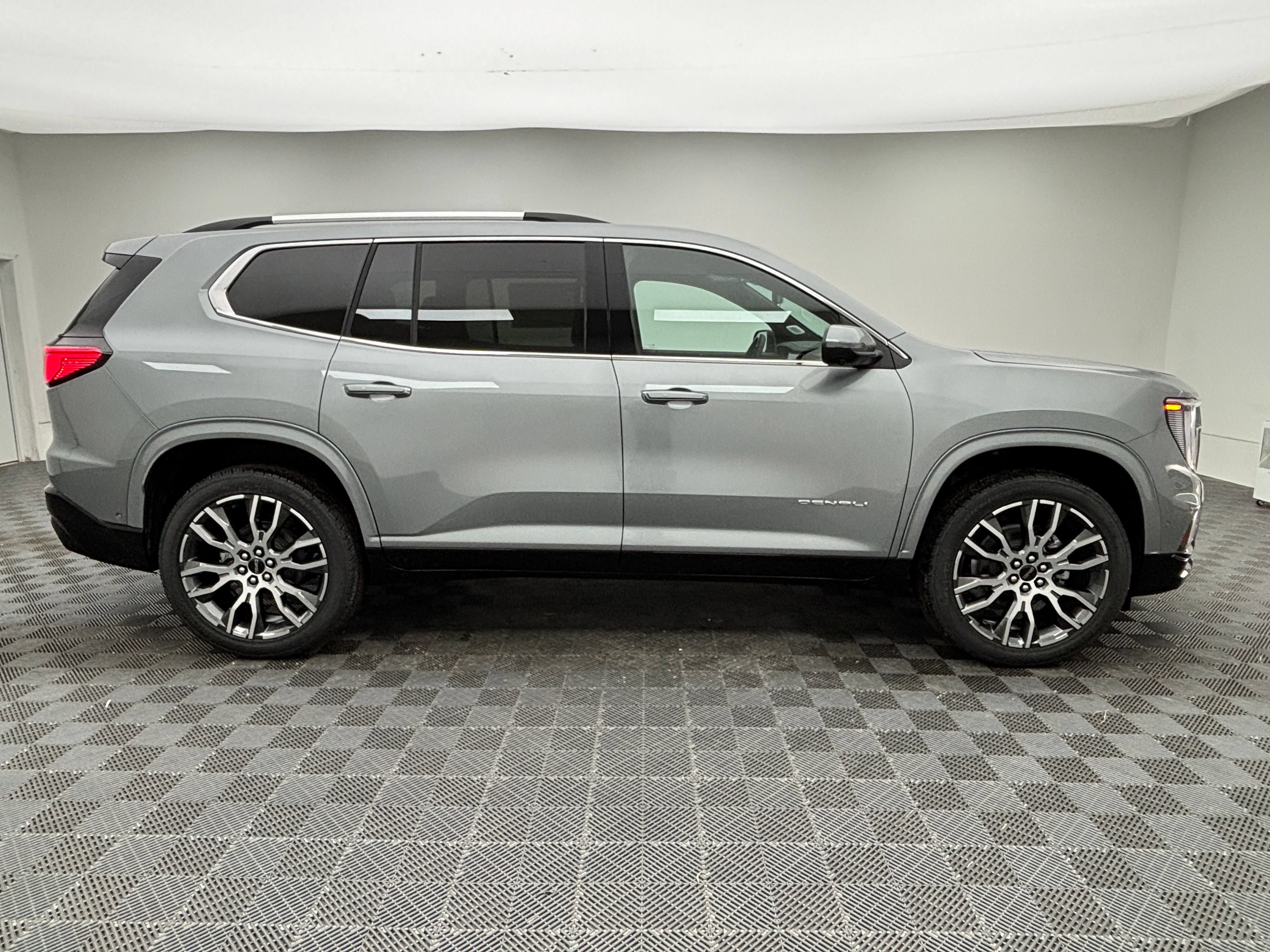 New 2027 GMC Acadia Denali Ultimate w/ LPO, Floor Liner Package AWD/4WD image 10