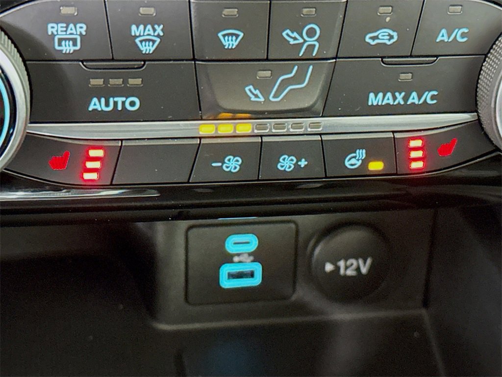 Used 2022 Ford Escape Titanium w/ Class II Trailer Tow Package image 12