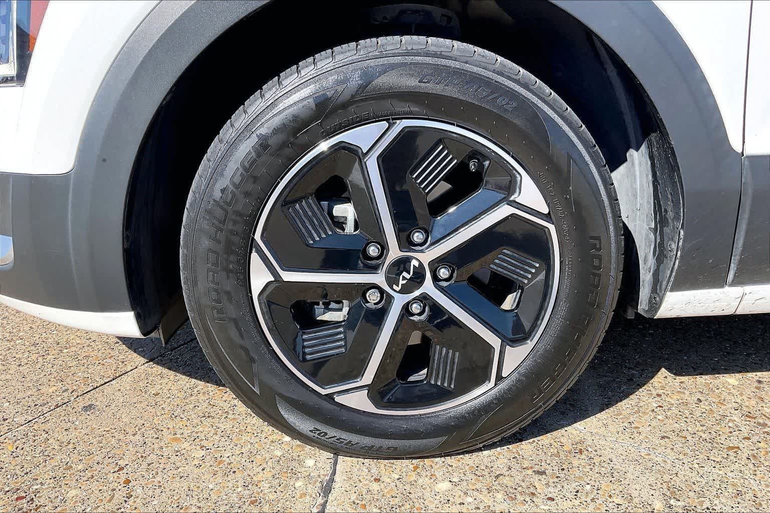 Certified 2024 Kia Niro EX FWD image 8