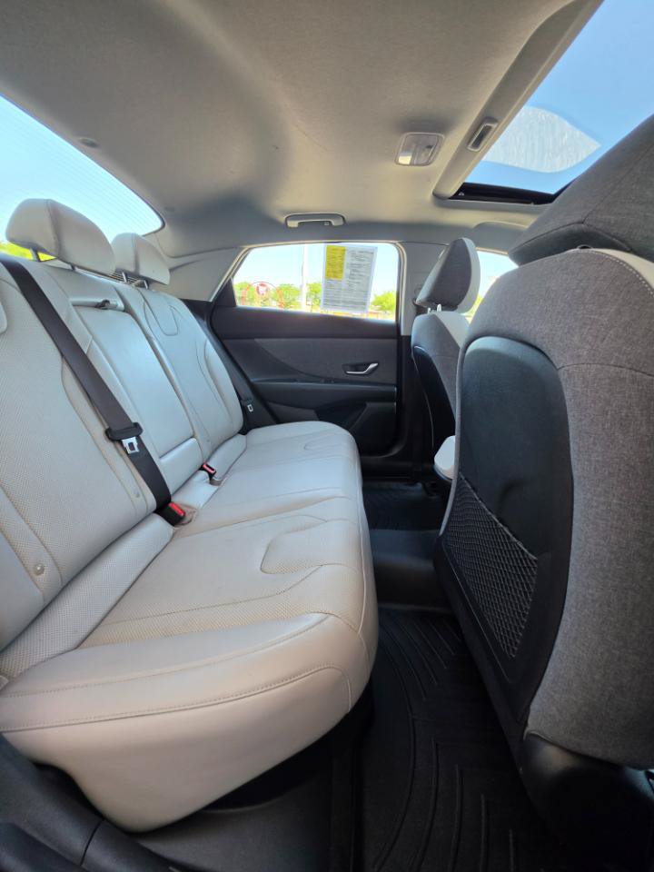 Used 2022 Hyundai Elantra Limited FWD image 12