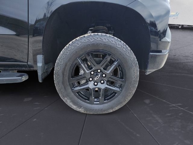 Used 2025 Chevrolet Silverado 1500 LT Trail Boss w/ Convenience Package II image 9