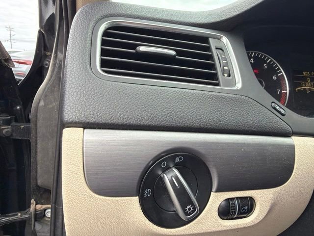 Used 2012 Volkswagen Jetta SEL FWD image 11