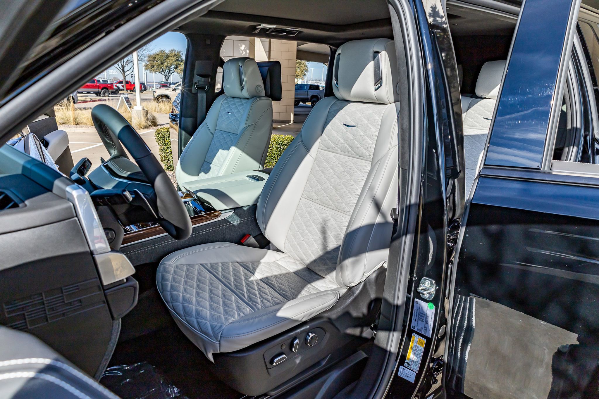 Used 2026 Cadillac Escalade ESV Platinum Sport w/ LPO, ONYX Package image 29