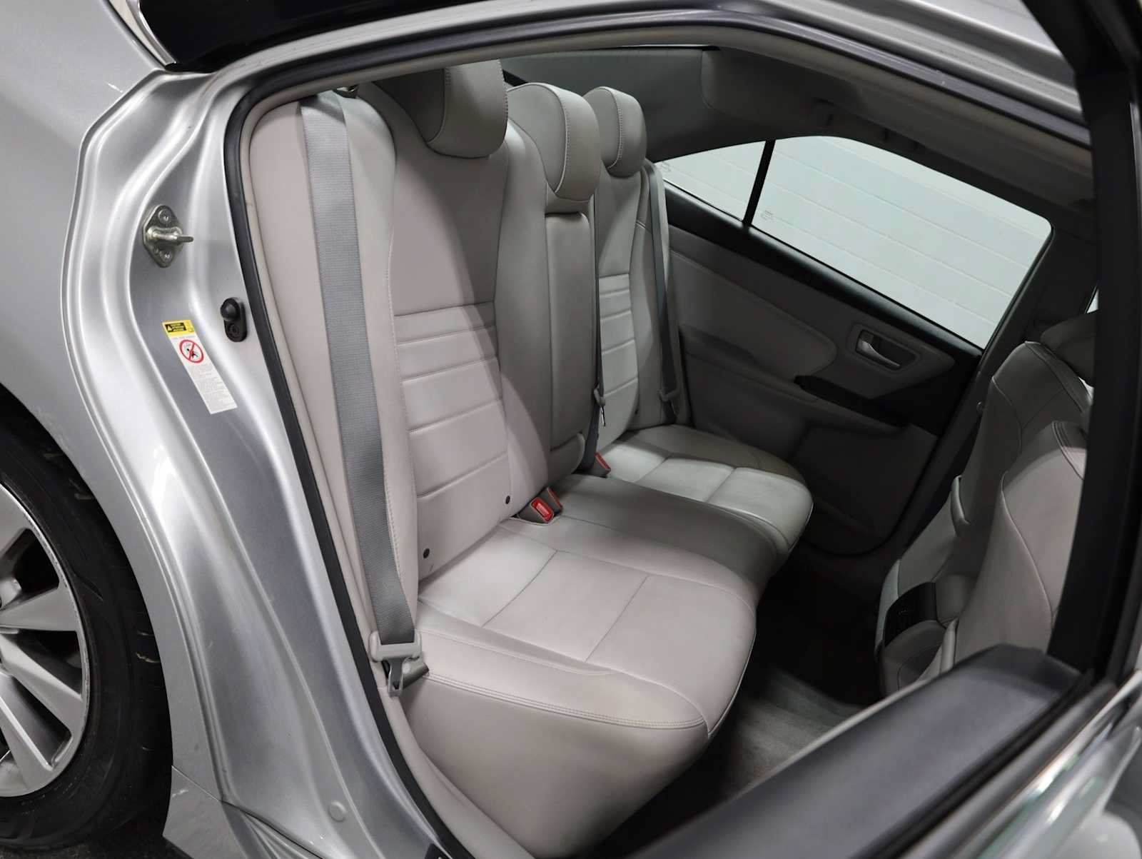 Used 2017 Toyota Camry XLE w/ Moonroof Package FWD image 35