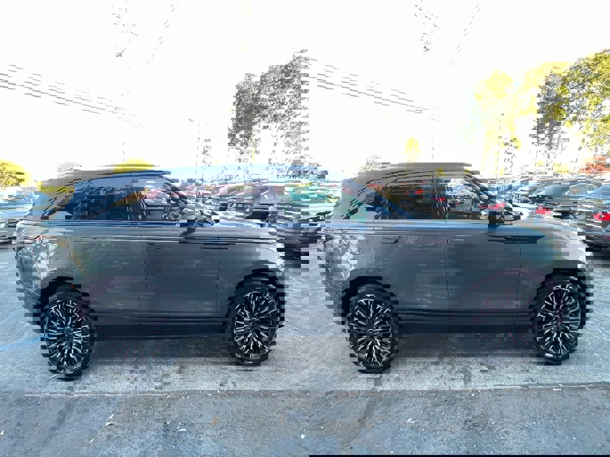 Used 2019 Land Rover Range Rover Velar S image 4
