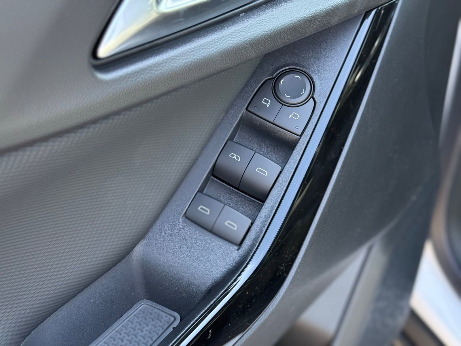 New 2026 Chevrolet Equinox LT FWD image 11