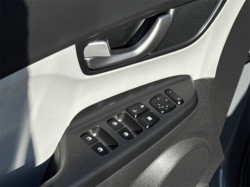 Used 2023 Hyundai Kona SEL image 29