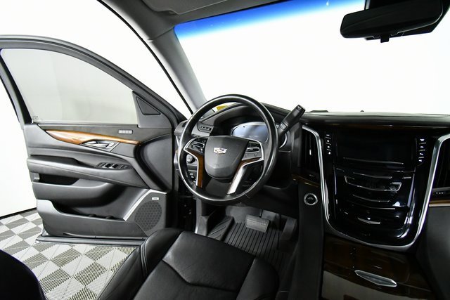 Used 2019 Cadillac Escalade ESV Premium Luxury image 23