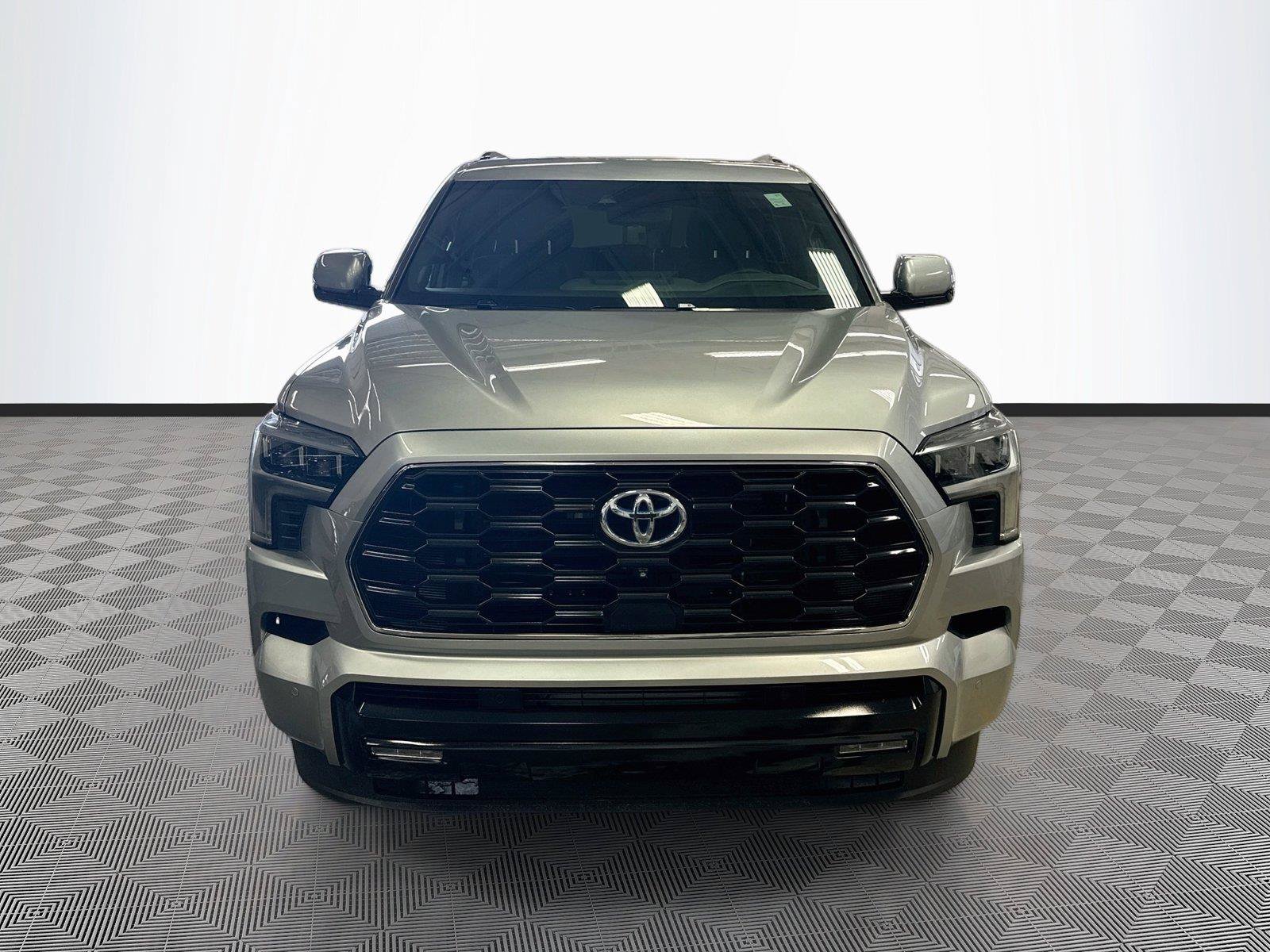 Used 2023 Toyota Sequoia Platinum AWD/4WD image 2