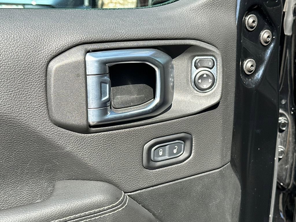 Used 2023 Jeep Wrangler Unlimited Sahara w/ Cold Weather Group AWD/4WD image 16