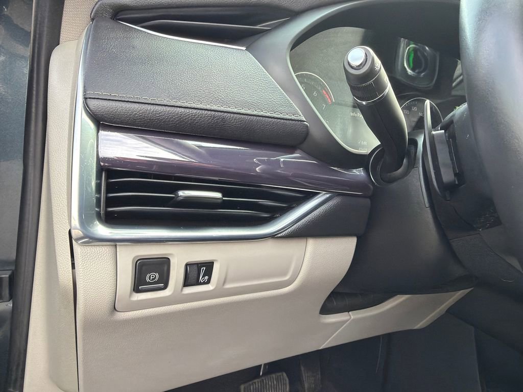 Used 2021 Cadillac XT4 Luxury image 32