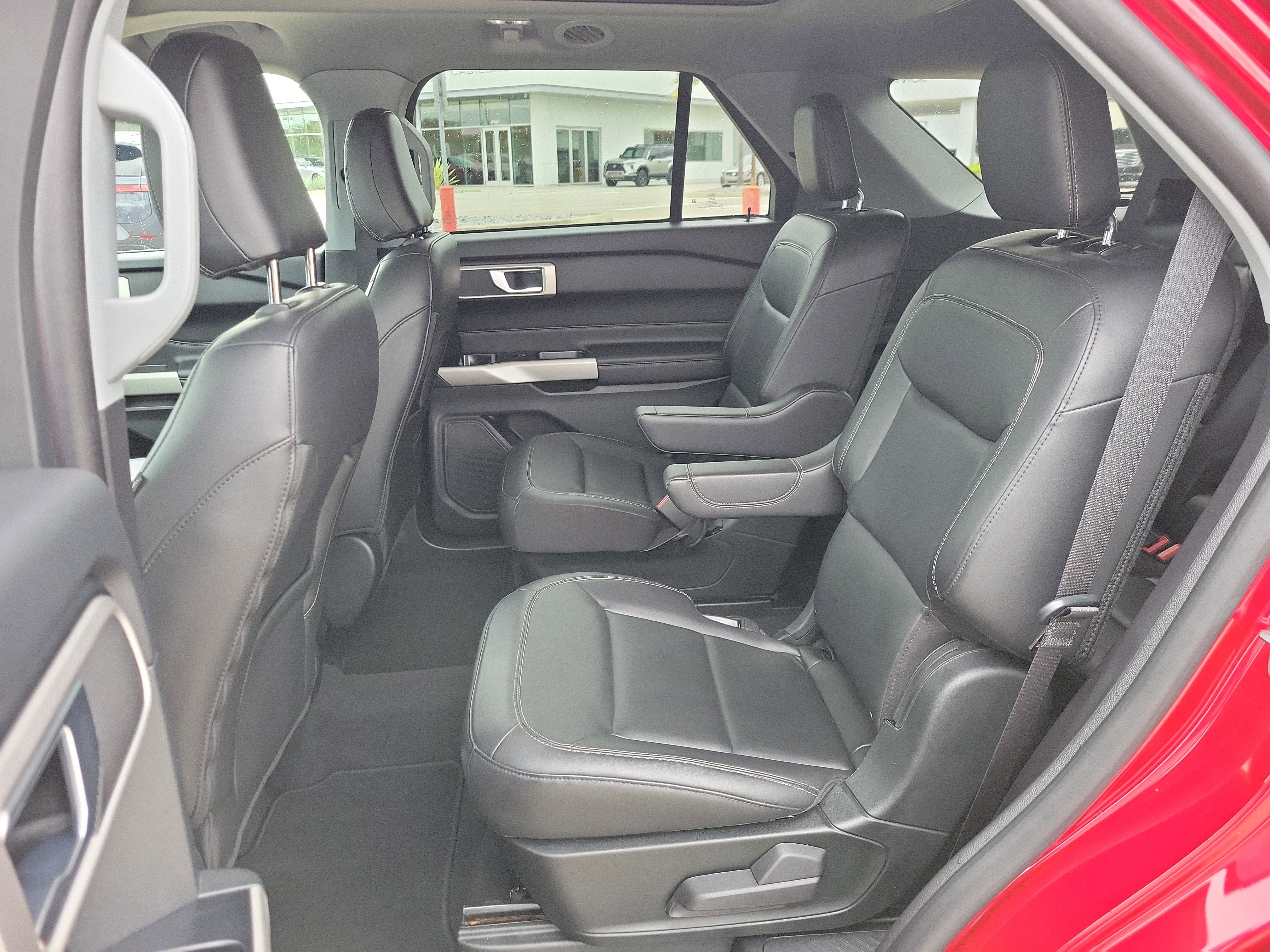 Used 2022 Ford Explorer XLT w/ Equipment Group 202A image 16