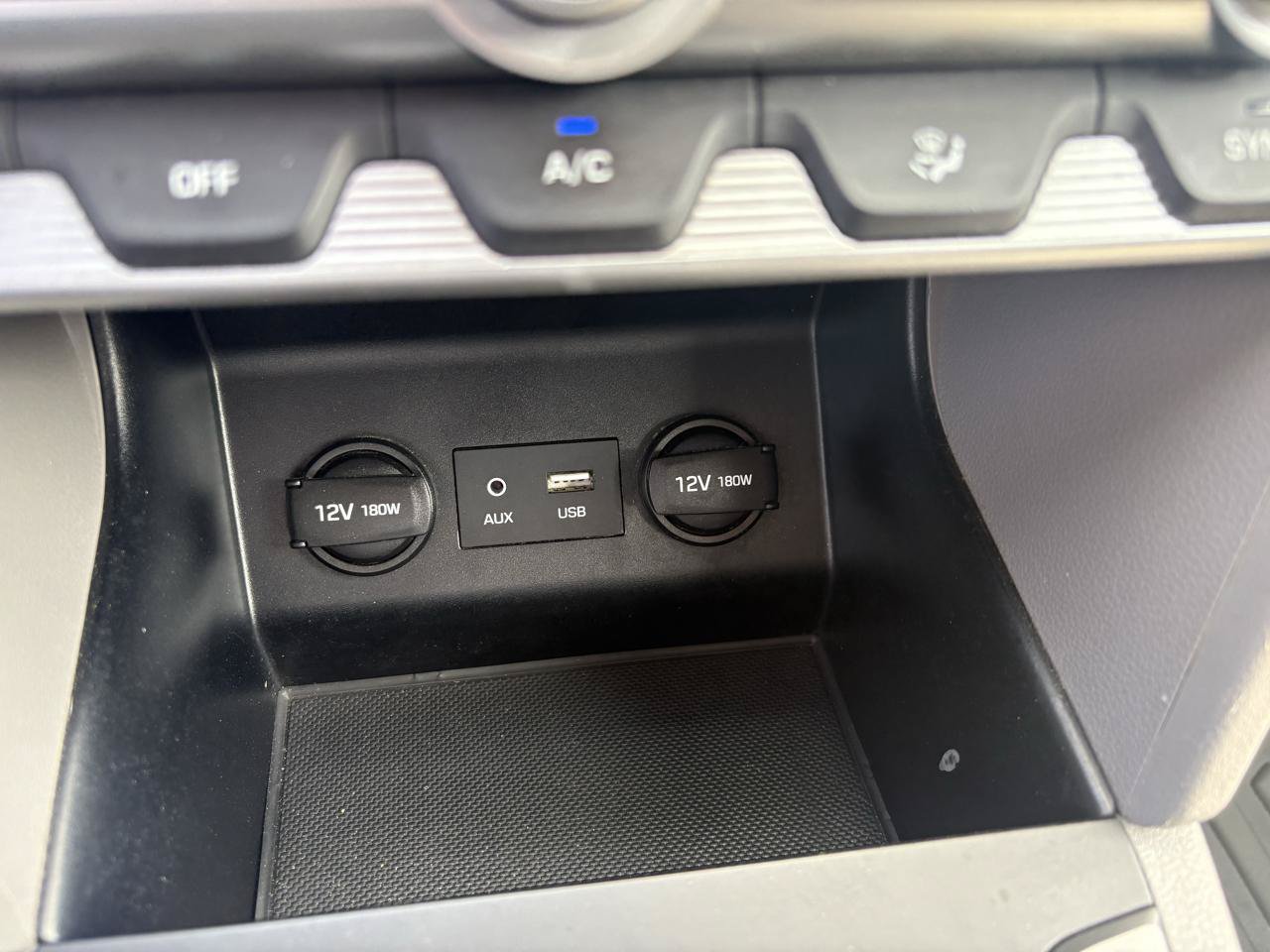 Used 2020 Hyundai Elantra SEL FWD image 22
