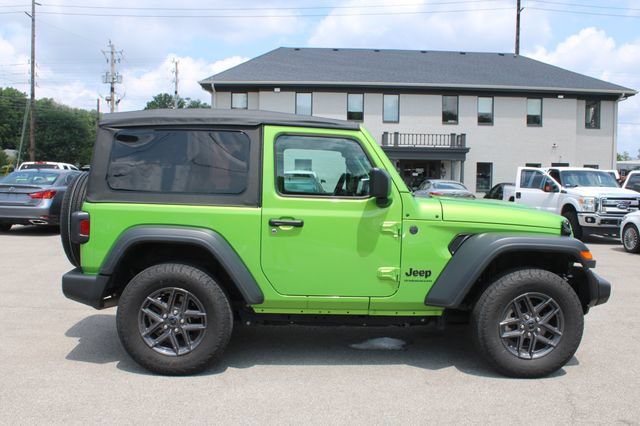 Used 2025 Jeep Wrangler Sport AWD/4WD image 6