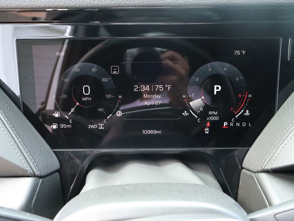 Used 2025 GMC Yukon XL Denali AWD/4WD image 34