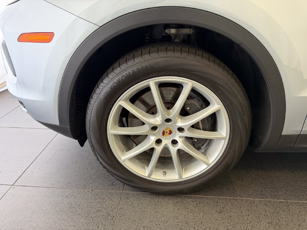 Certified 2023 Porsche Cayenne AWD/4WD image 10