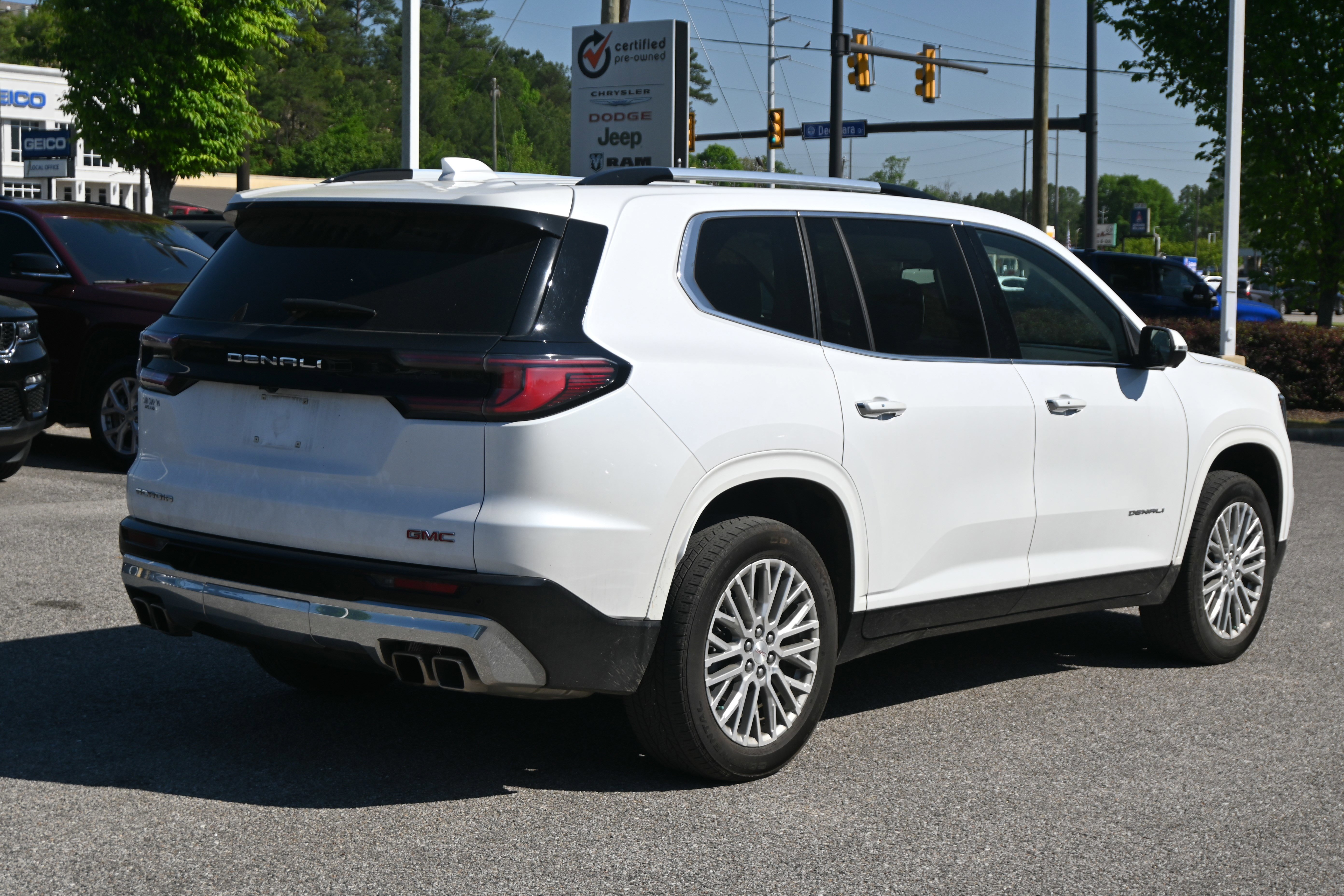 Used 2024 GMC Acadia Denali image 15