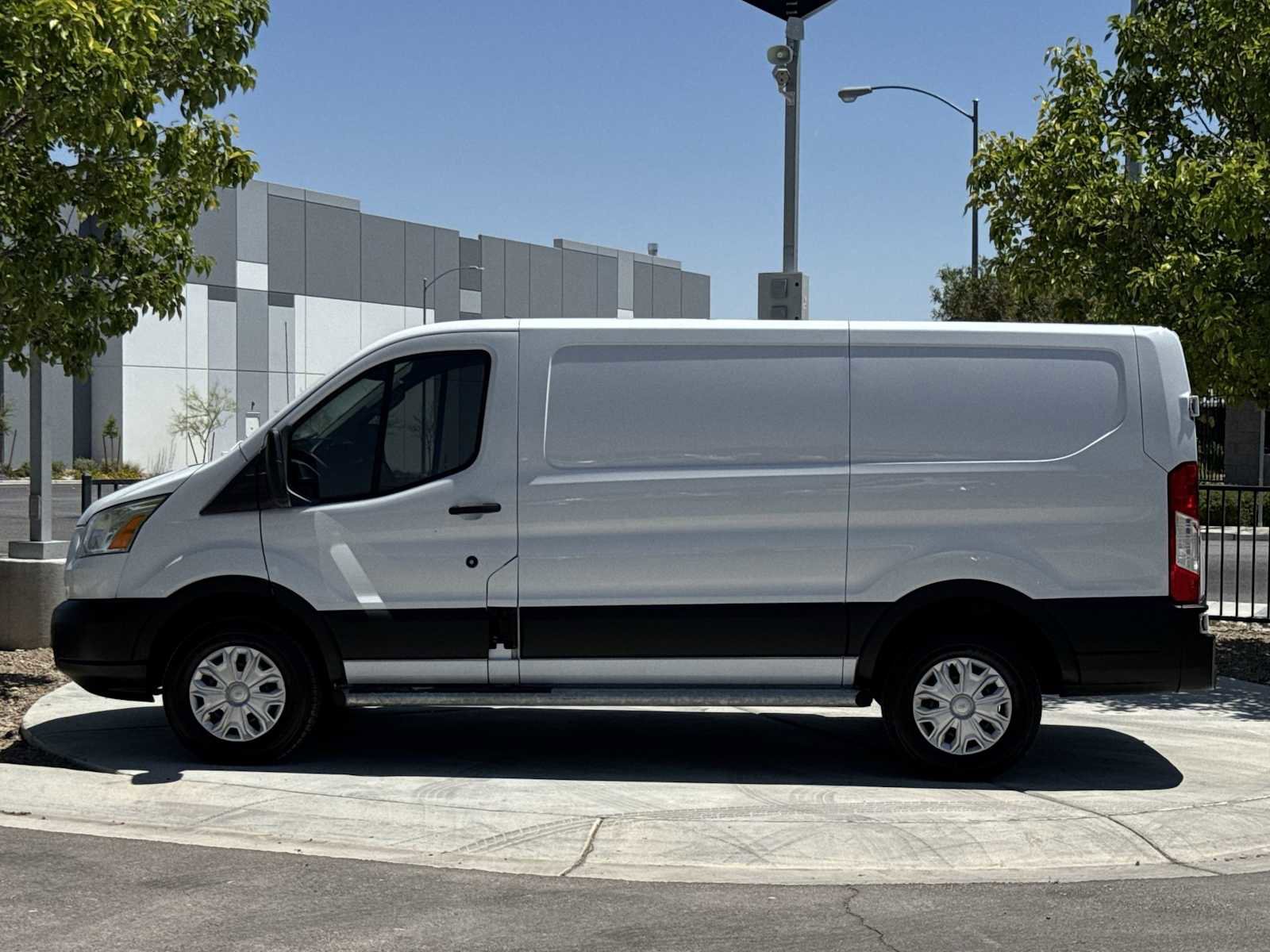Used 2019 Ford Transit 250 130 Low Roof w/ Exterior Upgrade Package RWD image 5