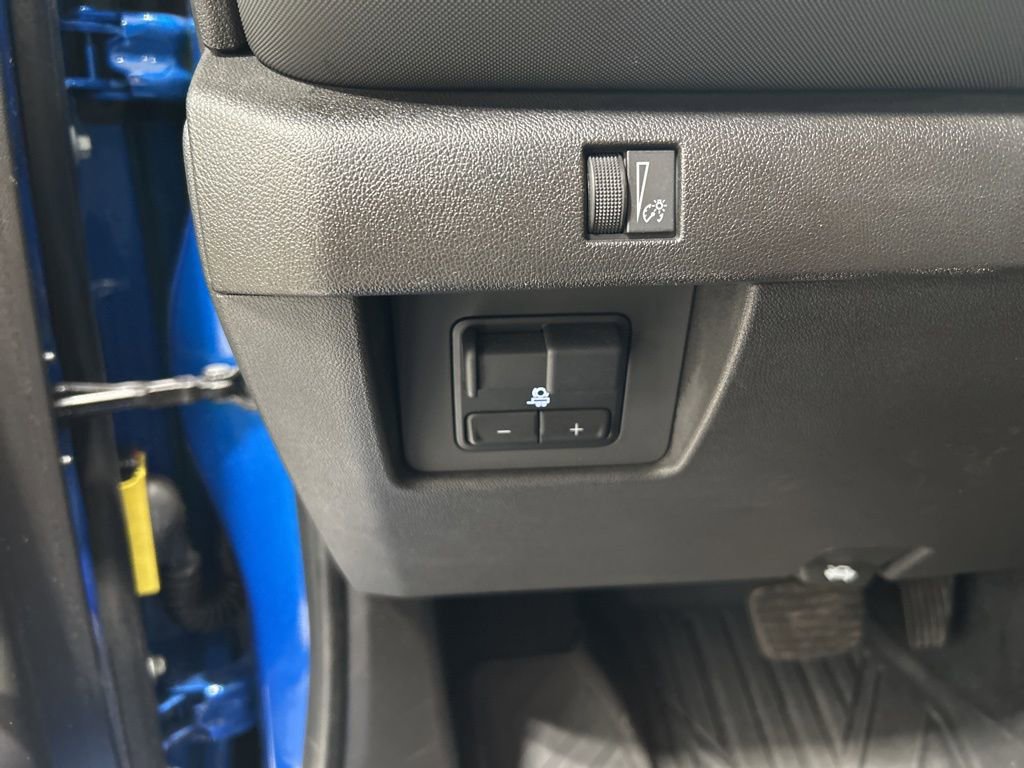 Used 2023 Chevrolet Colorado Z71 w/ Z71 Convenience Package 2 image 11