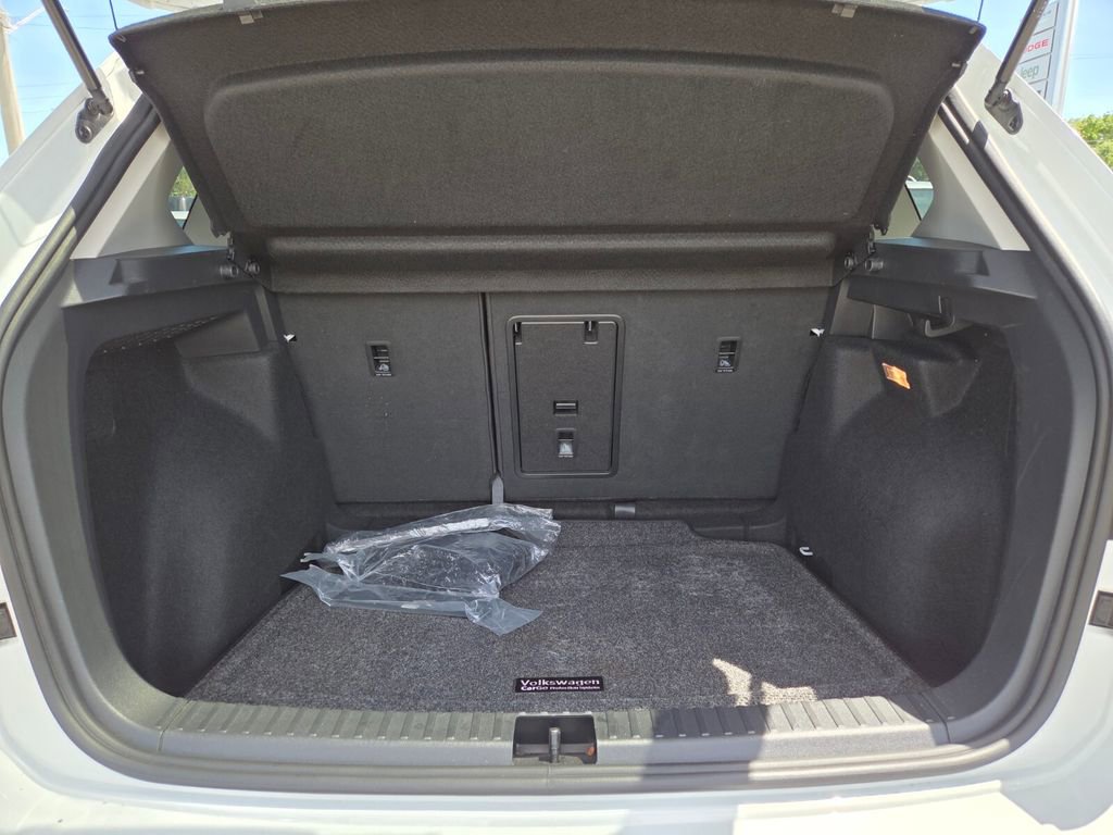 Used 2023 Volkswagen Taos SE image 15