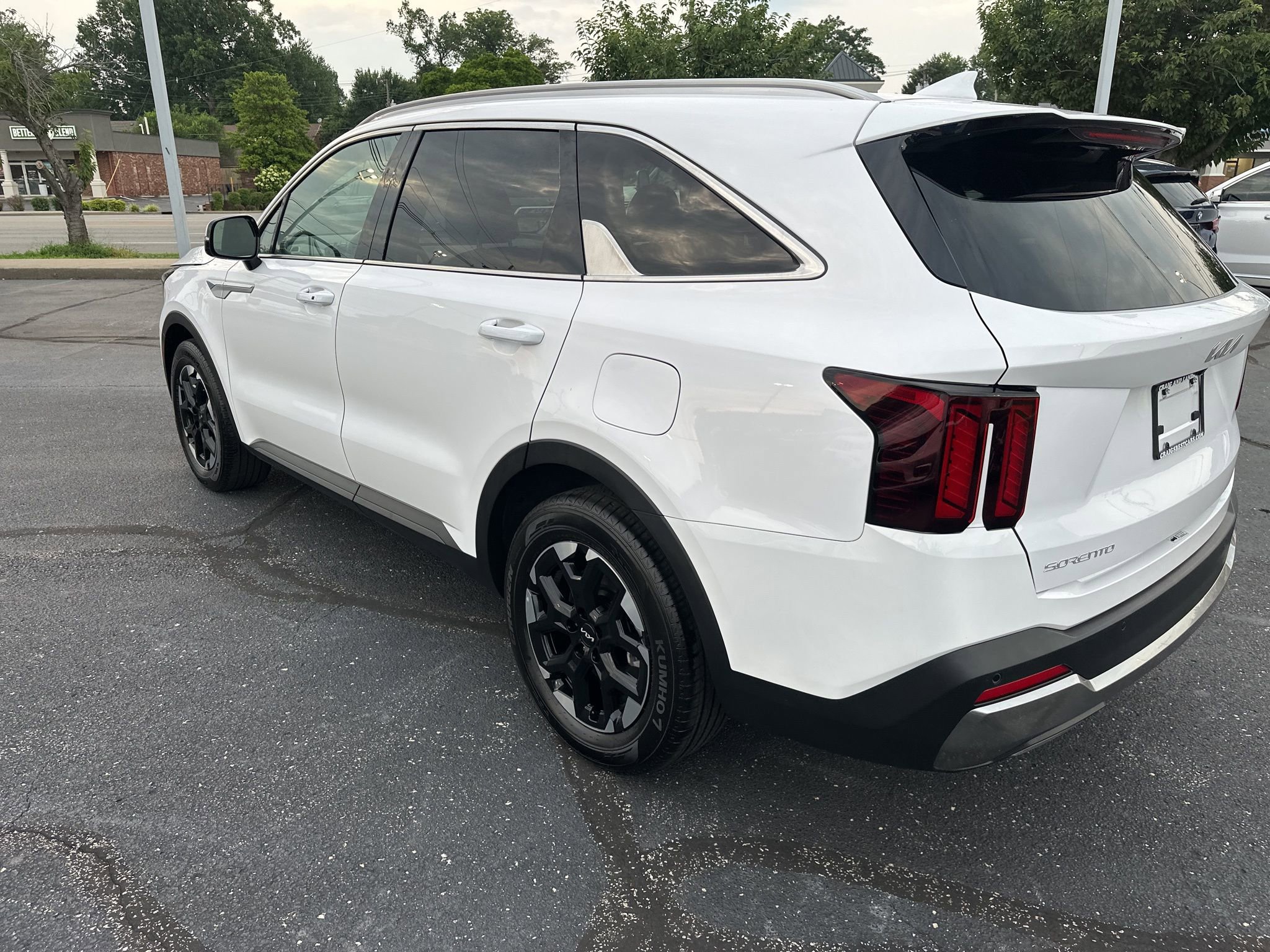 Used 2024 Kia Sorento S image 10