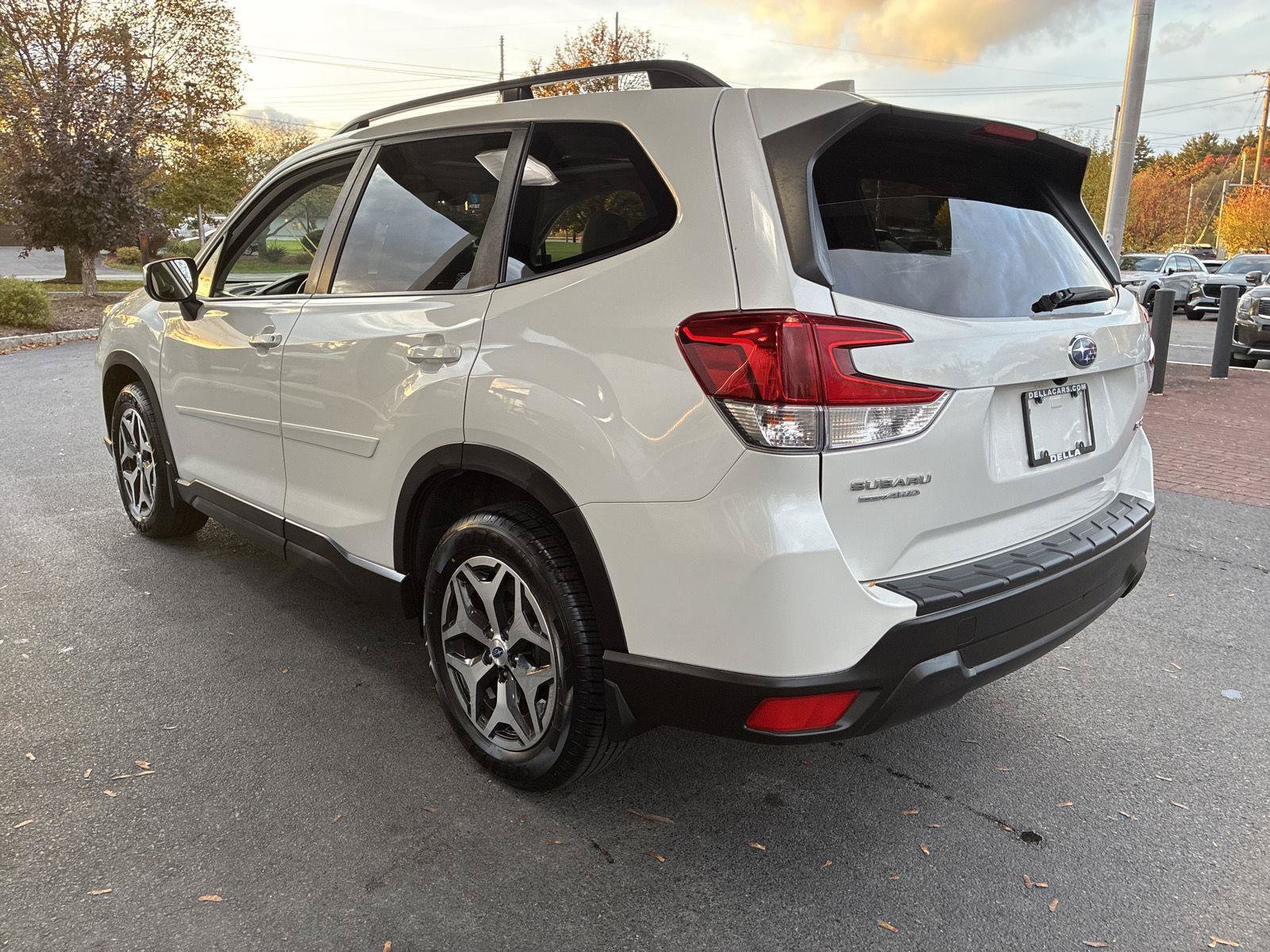 Used 2019 Subaru Forester Premium AWD/4WD image 5