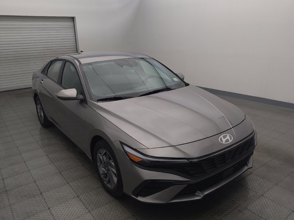 Used 2025 Hyundai Elantra Hybrid FWD image 13