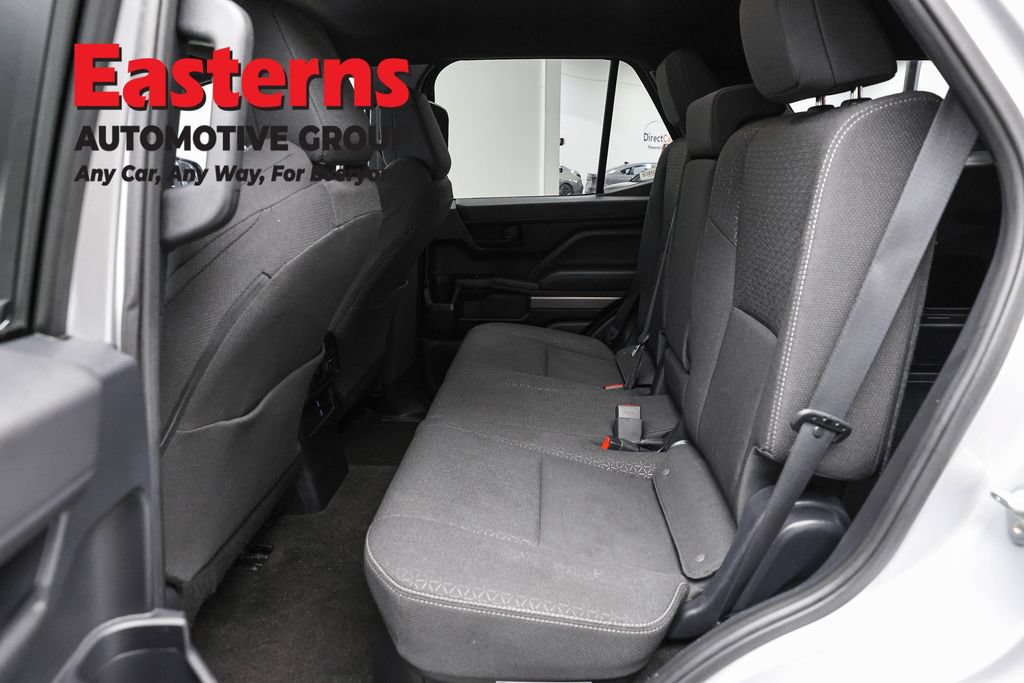 Used 2025 Toyota 4Runner SR5 AWD/4WD image 23