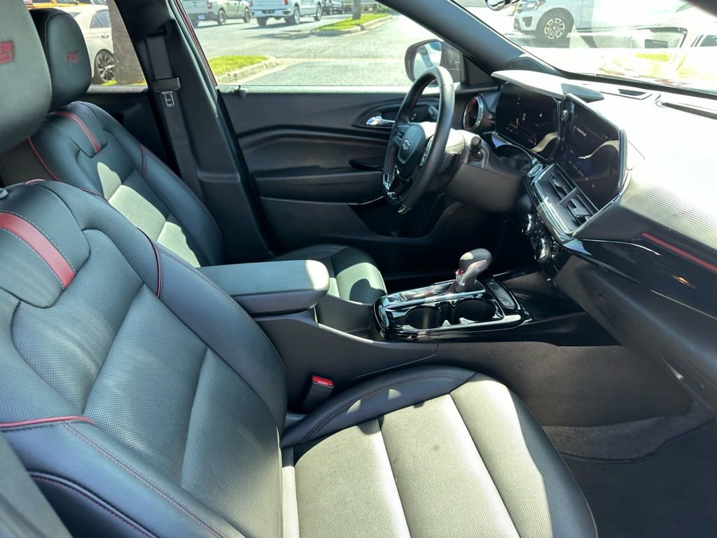 Used 2025 Chevrolet Trax RS w/ Sunroof Package image 20