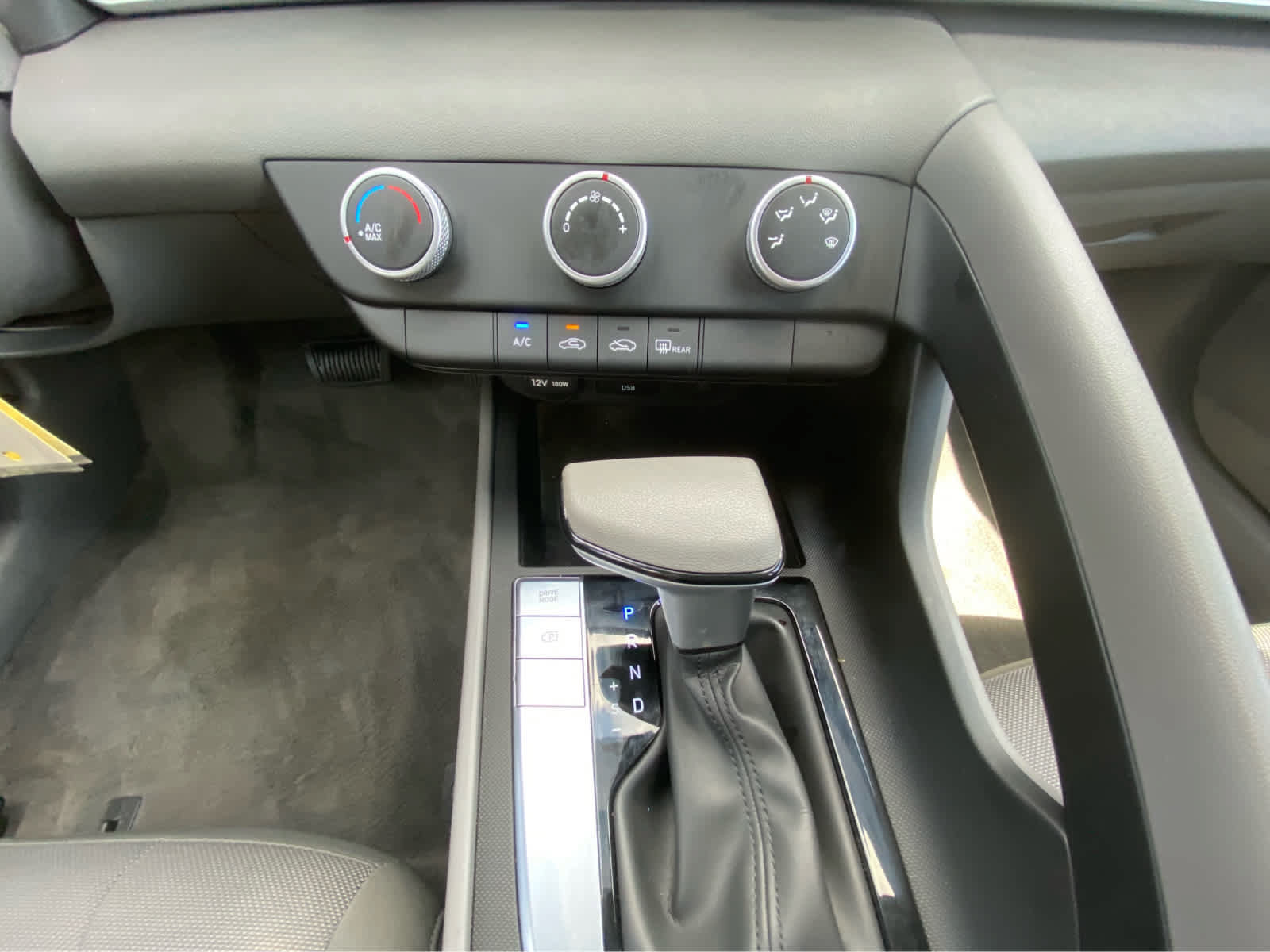 Used 2026 Hyundai Elantra SE FWD image 23