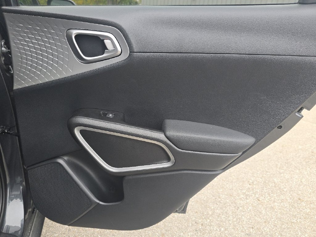 Used 2025 Kia Soul LX w/ LX Technology Package FWD image 20
