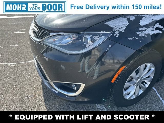 Used 2017 Chrysler Pacifica Touring-L image 33
