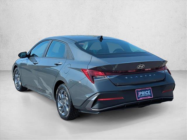 Used 2024 Hyundai Elantra SEL image 9