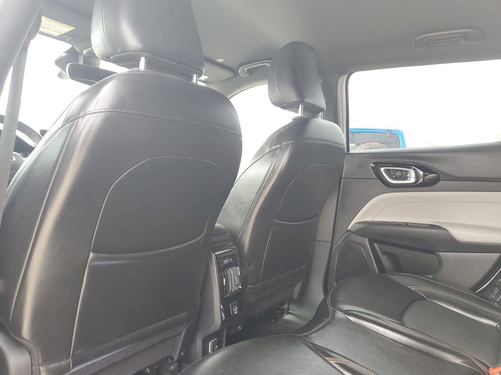 Used 2023 Jeep Compass Limited image 11