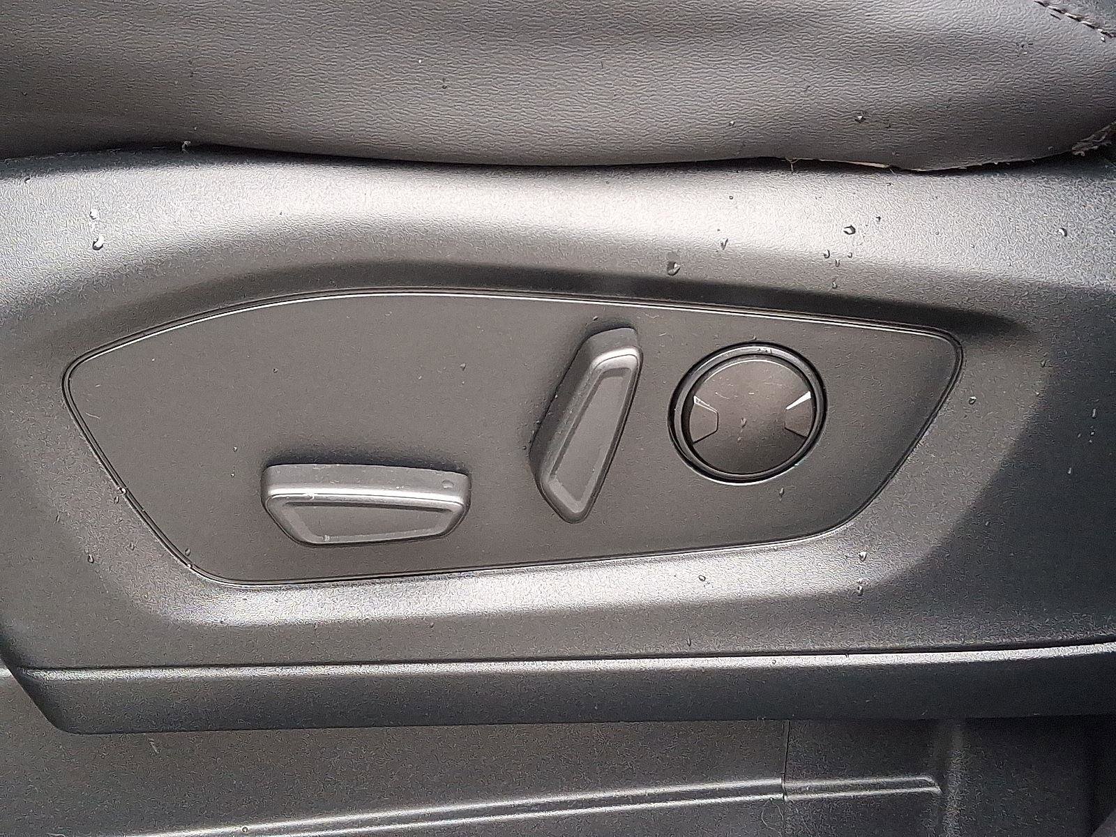 Used 2023 Ford Explorer Platinum w/ Technology Package image 28