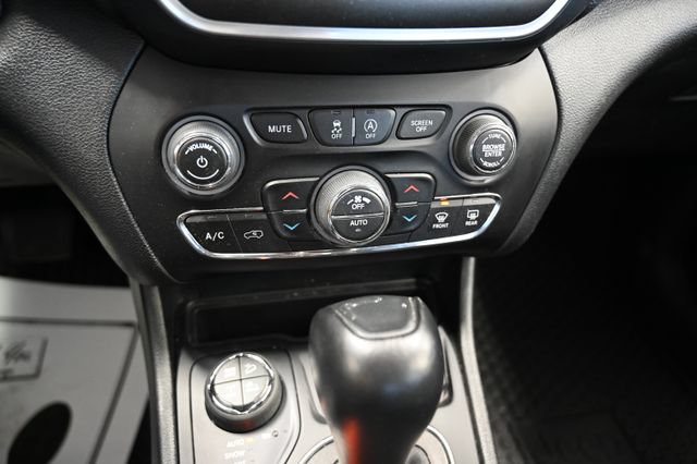 Used 2022 Jeep Cherokee Trailhawk AWD/4WD image 18