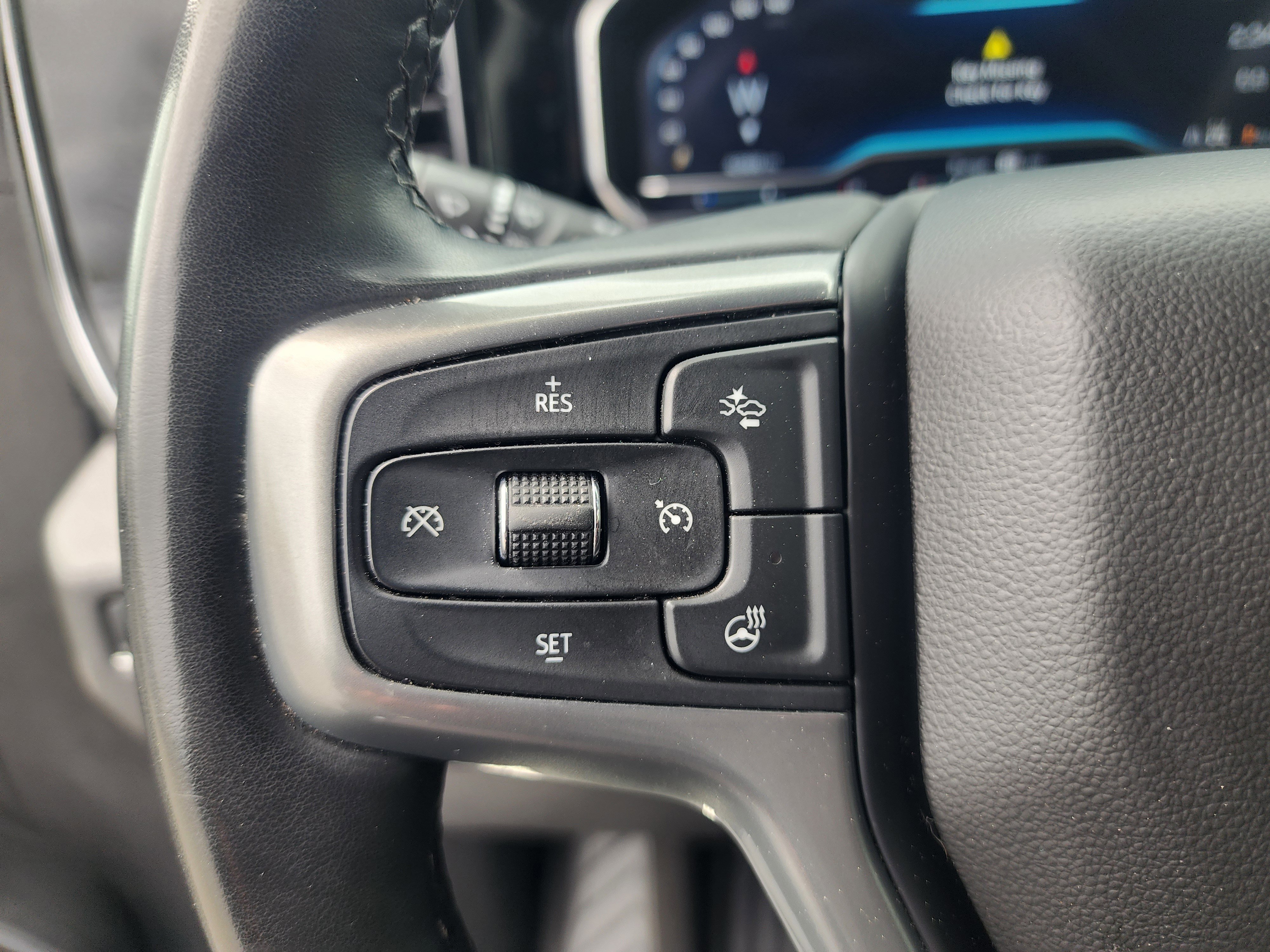 Used 2025 Chevrolet Silverado 1500 LT image 30