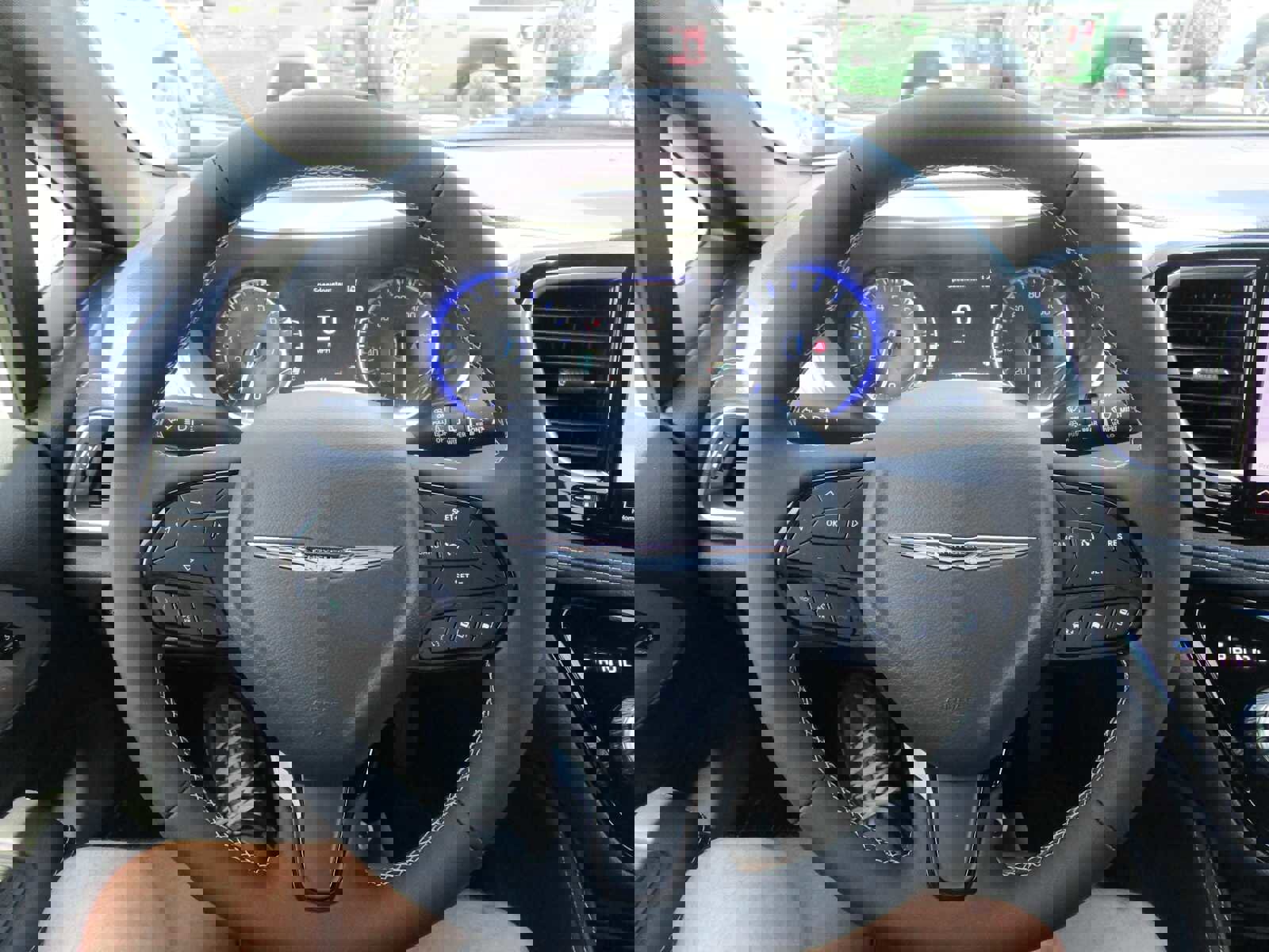 New 2026 Chrysler Pacifica Limited w/ Uconnect Theater Family Group image 40